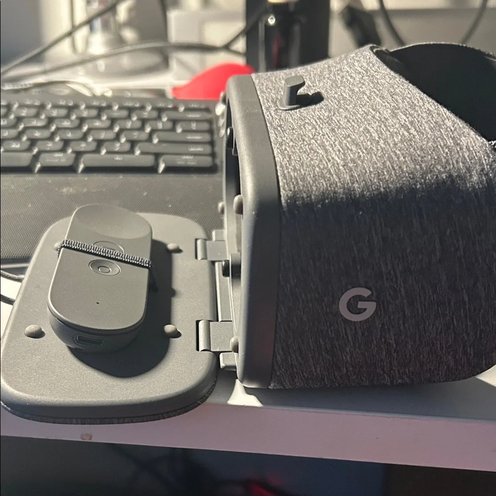 Google daydream VR Headset
